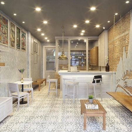 Golden Mountain Hostel Bangkok Bagian luar foto