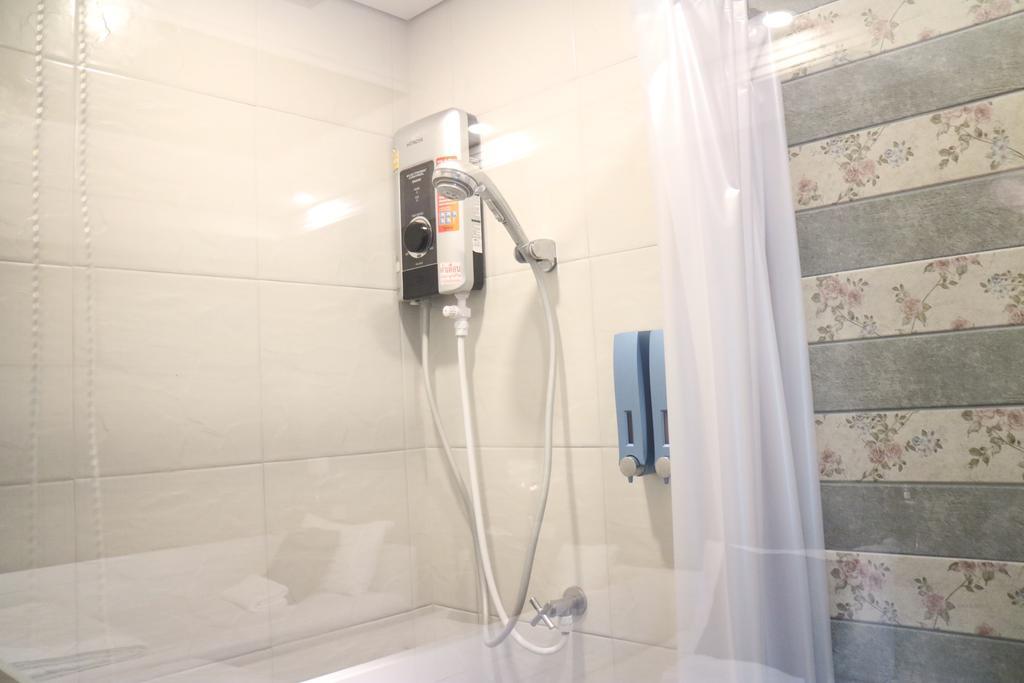 Golden Mountain Hostel Bangkok Bagian luar foto