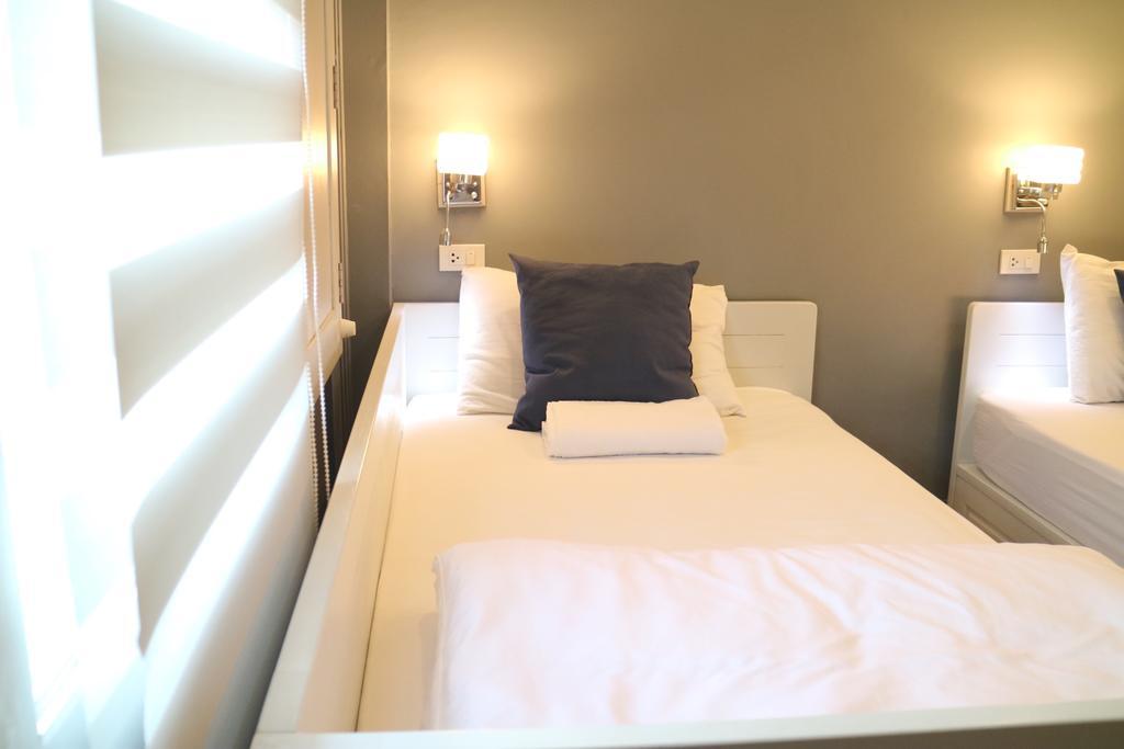 Golden Mountain Hostel Bangkok Bagian luar foto