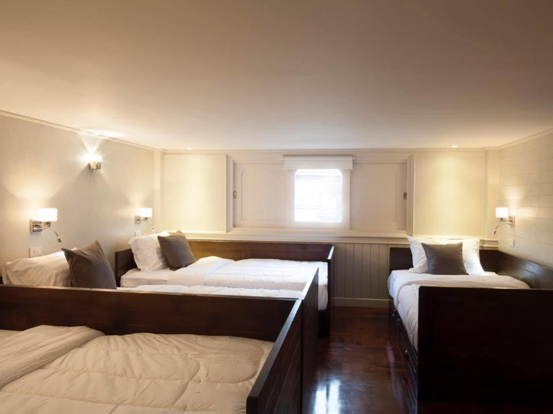 Golden Mountain Hostel Bangkok Bagian luar foto