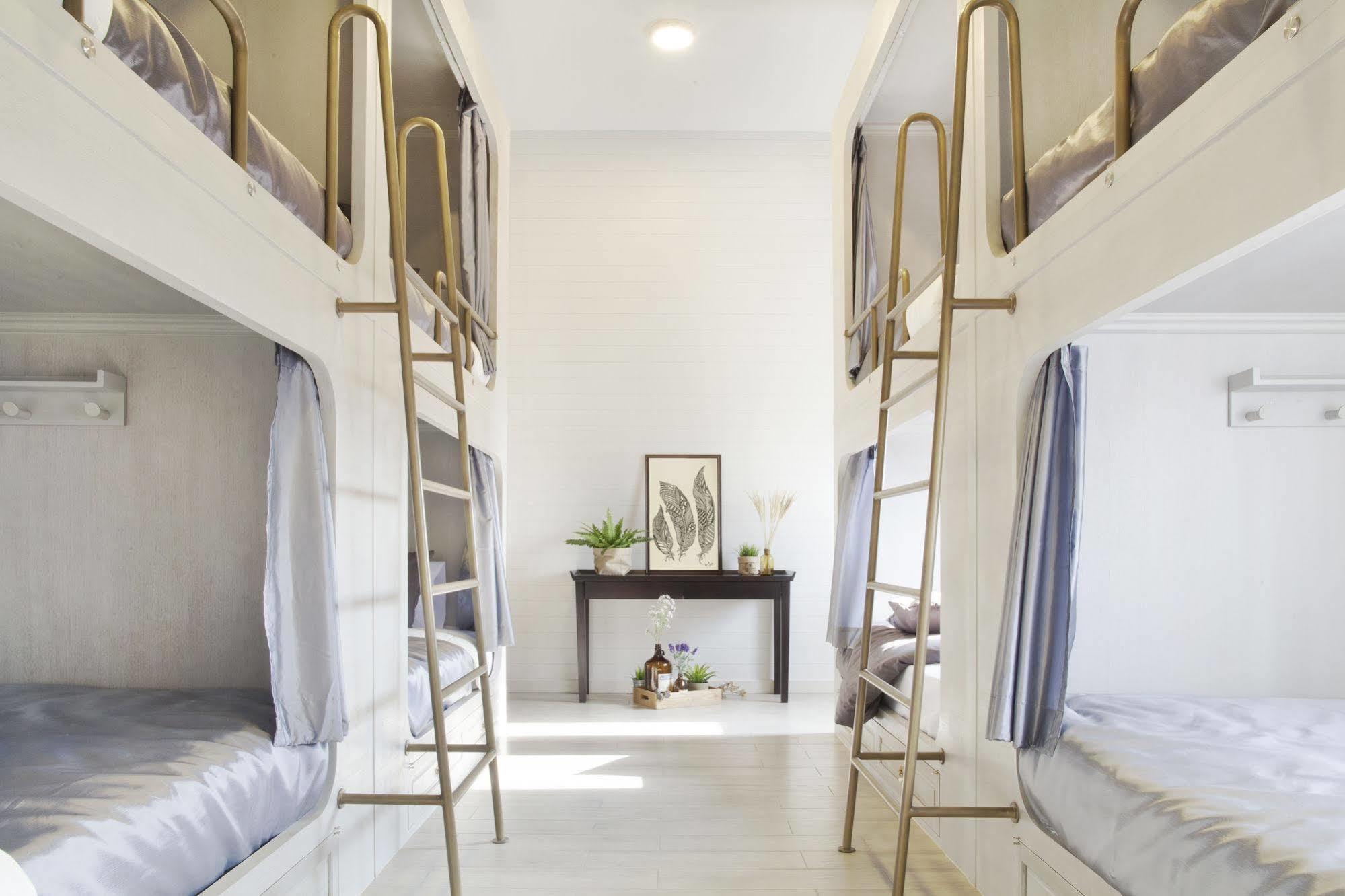 Golden Mountain Hostel Bangkok Bagian luar foto