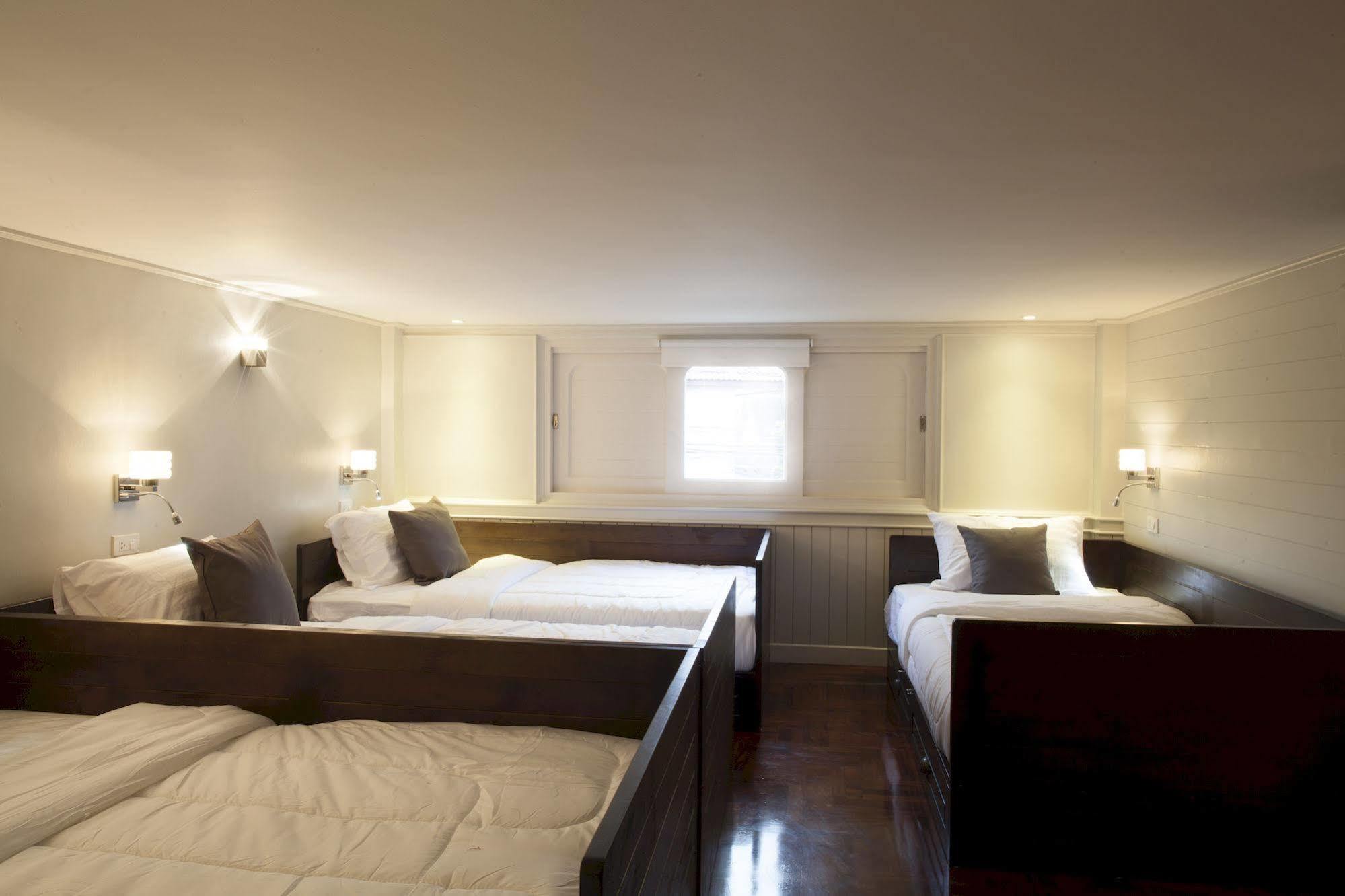 Golden Mountain Hostel Bangkok Bagian luar foto