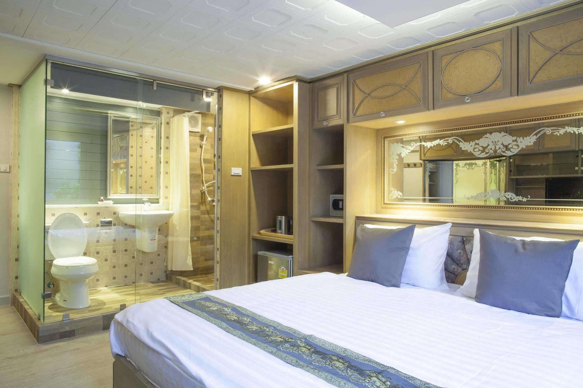 Golden Mountain Hostel Bangkok Bagian luar foto