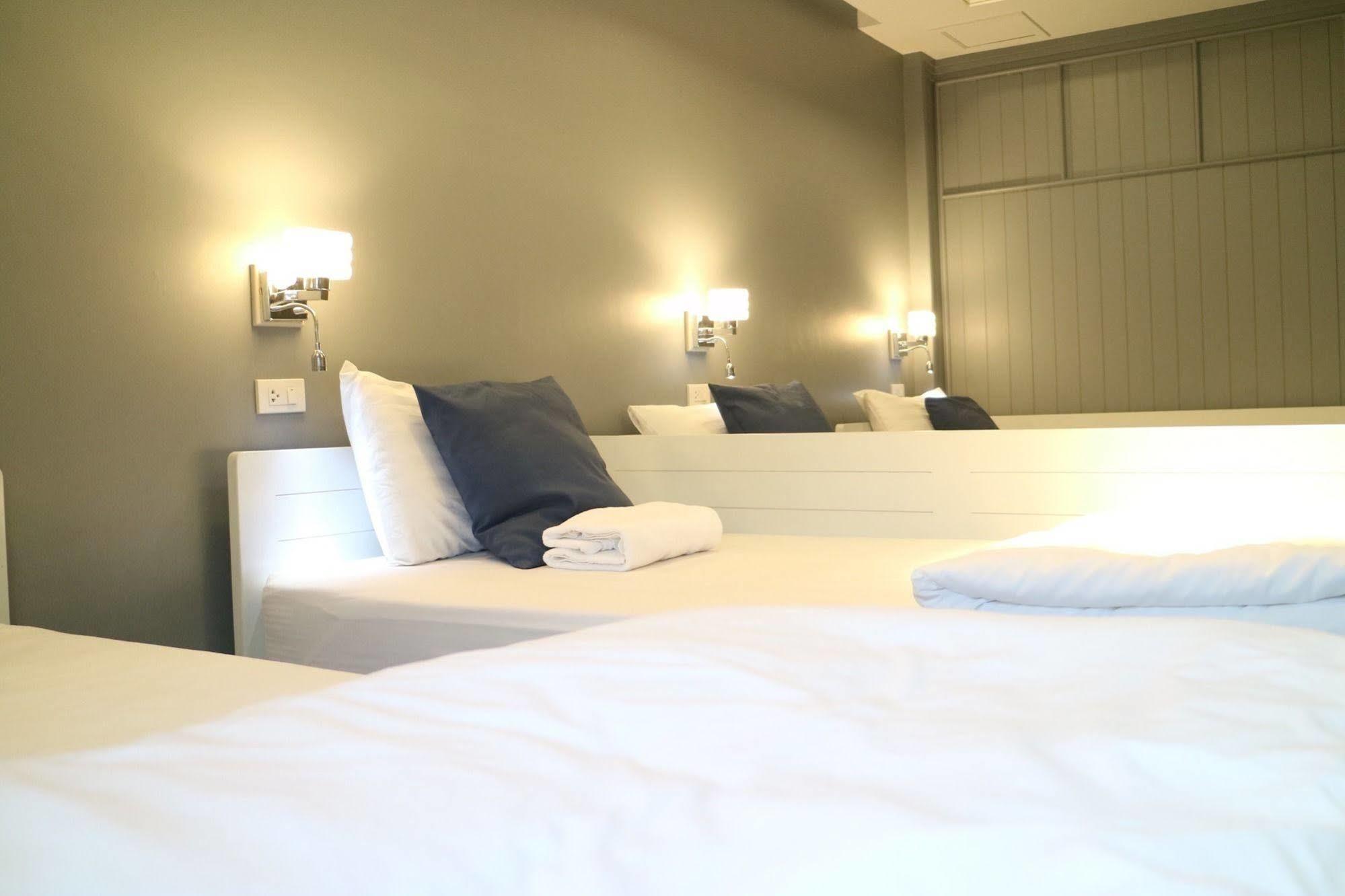 Golden Mountain Hostel Bangkok Bagian luar foto