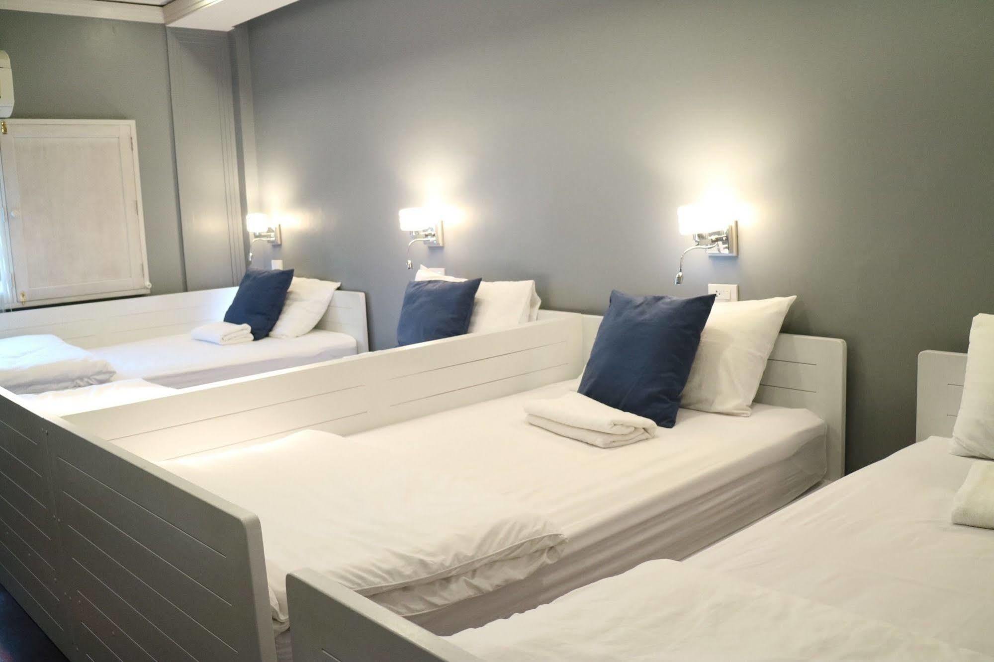 Golden Mountain Hostel Bangkok Bagian luar foto