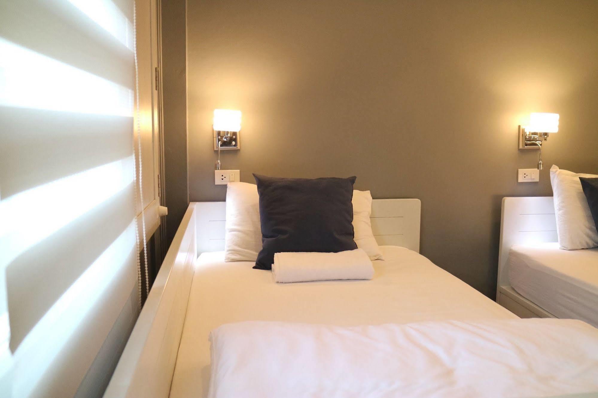 Golden Mountain Hostel Bangkok Bagian luar foto