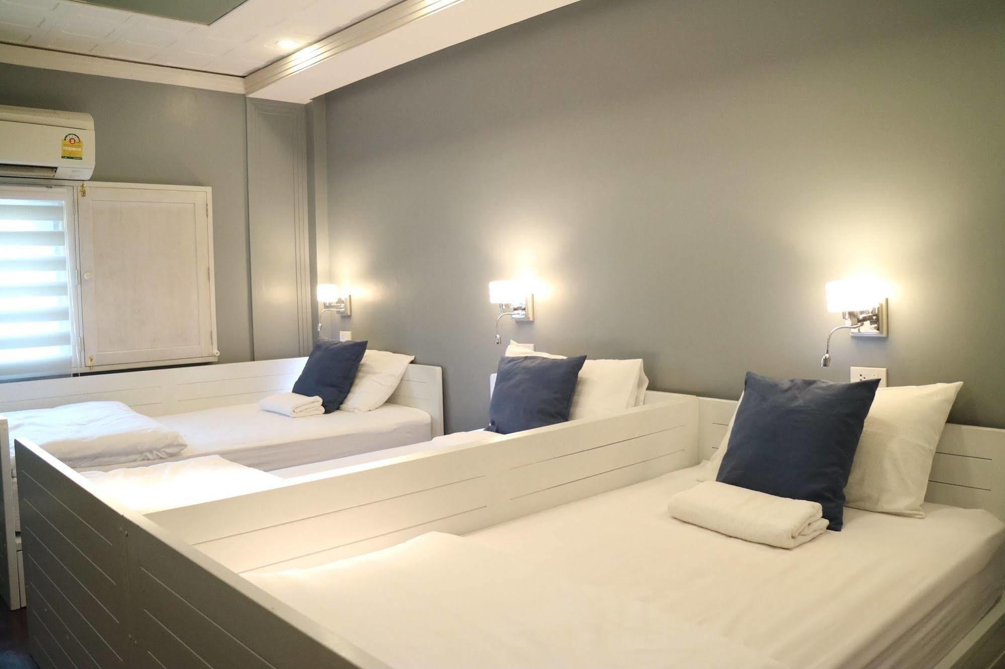 Golden Mountain Hostel Bangkok Bagian luar foto