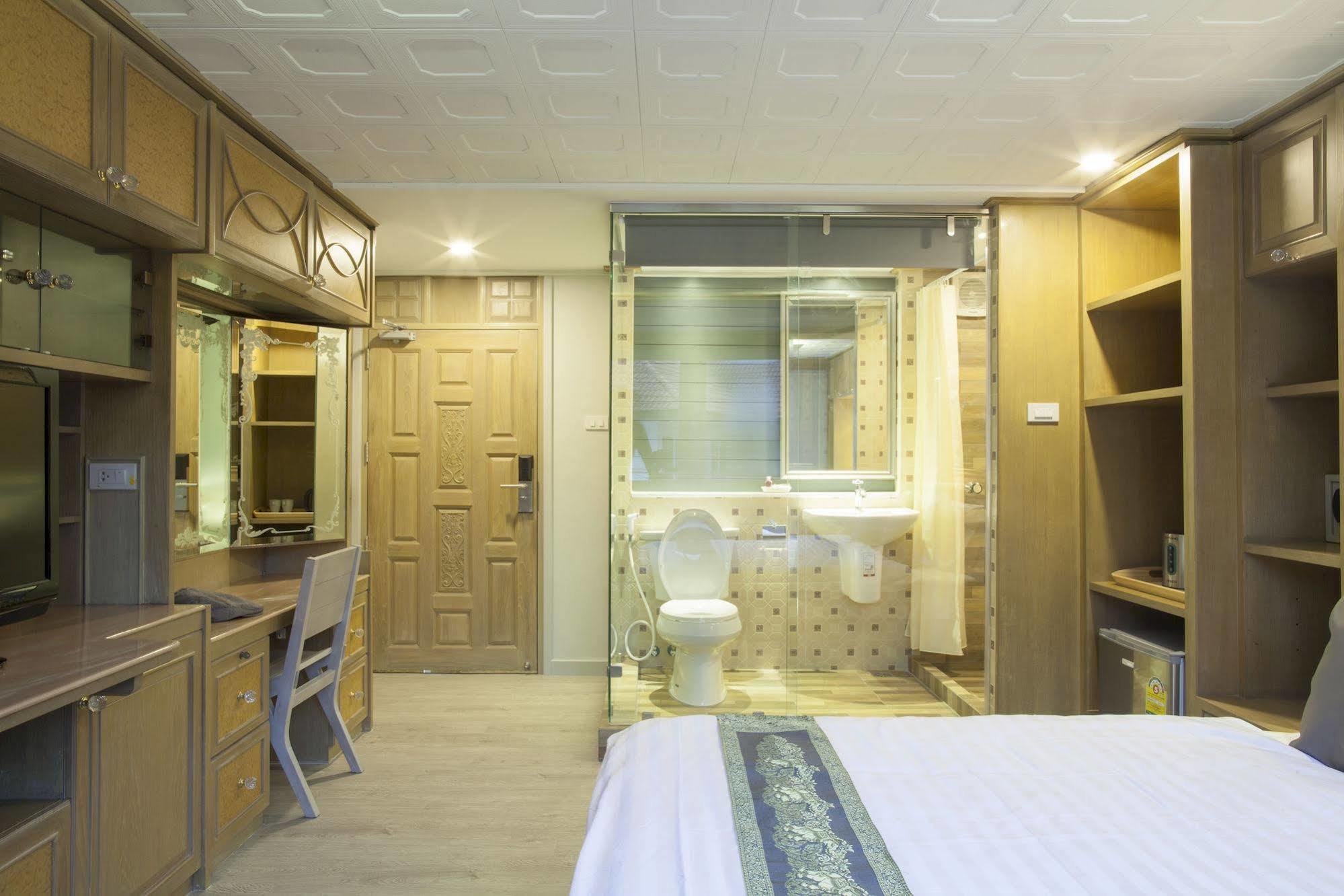 Golden Mountain Hostel Bangkok Bagian luar foto