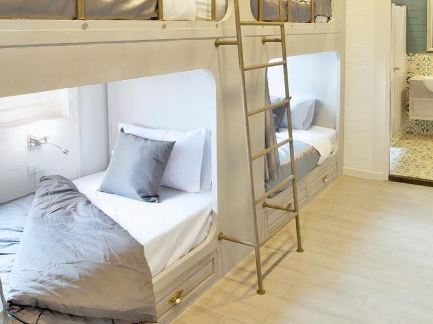 Golden Mountain Hostel Bangkok Bagian luar foto
